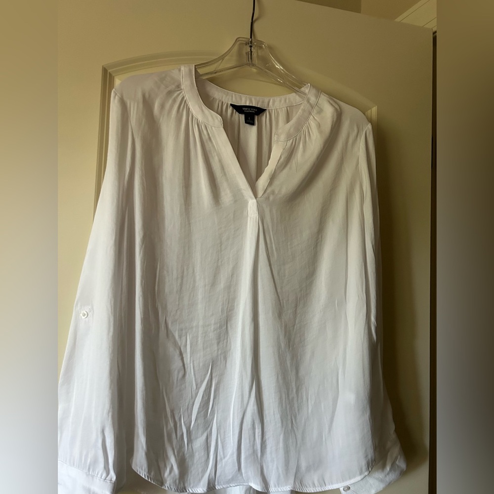 Vera Wang silky feel pull over top